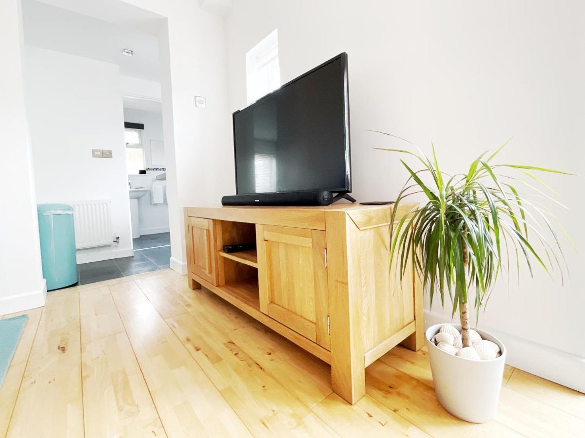 White Eden - Explore Cornwall From A Comfy Central Appartment سانت أوستيل المظهر الخارجي الصورة